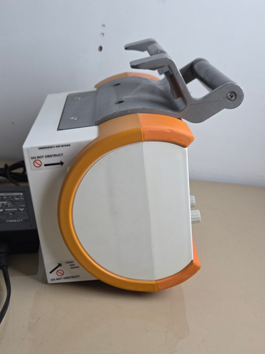 DRAEGER Drager oxylog 3000 plus ventilator drager with O2 hose + PSU