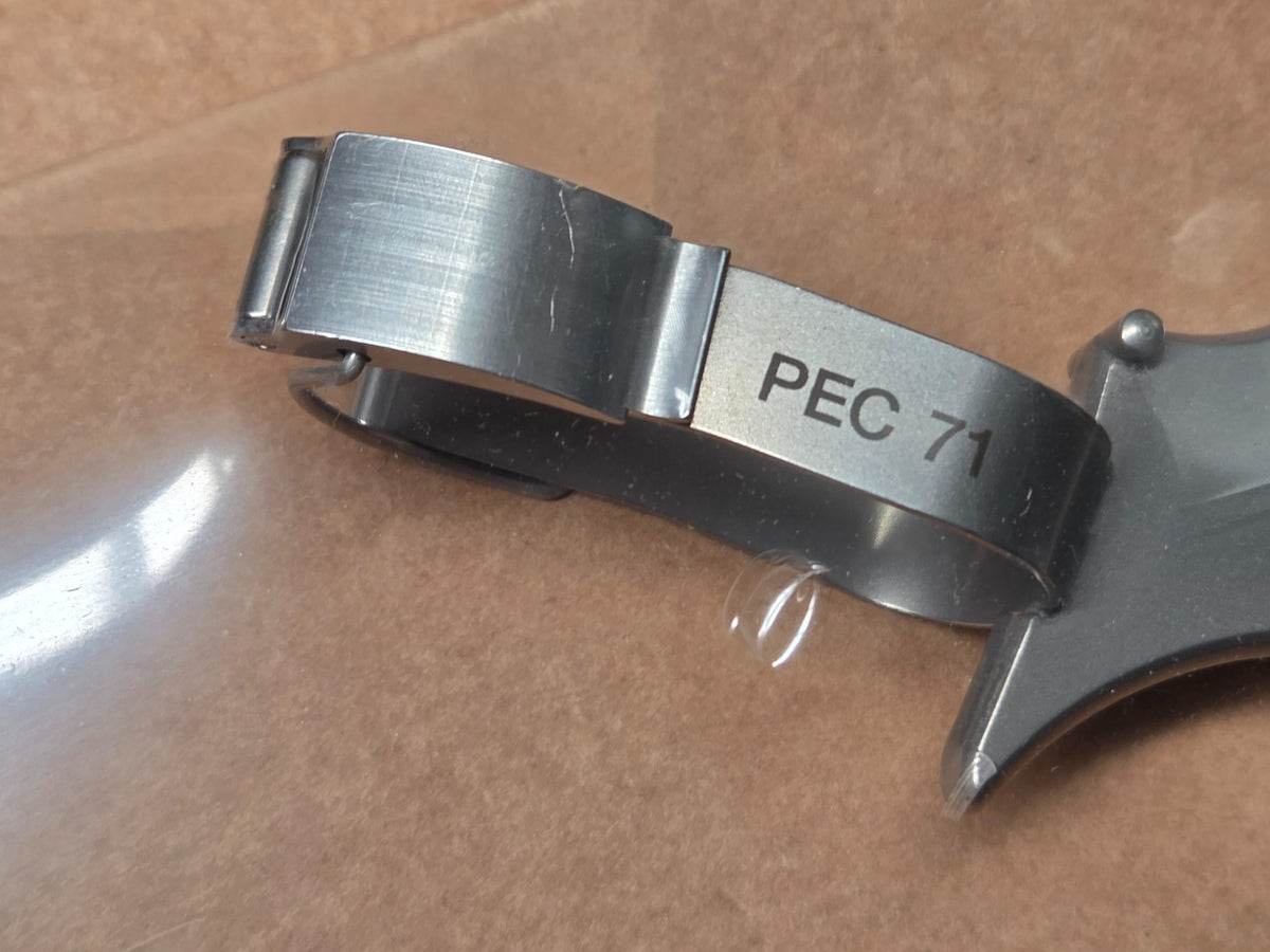 GE PEC71 H46721D guide locking mechanism close-up