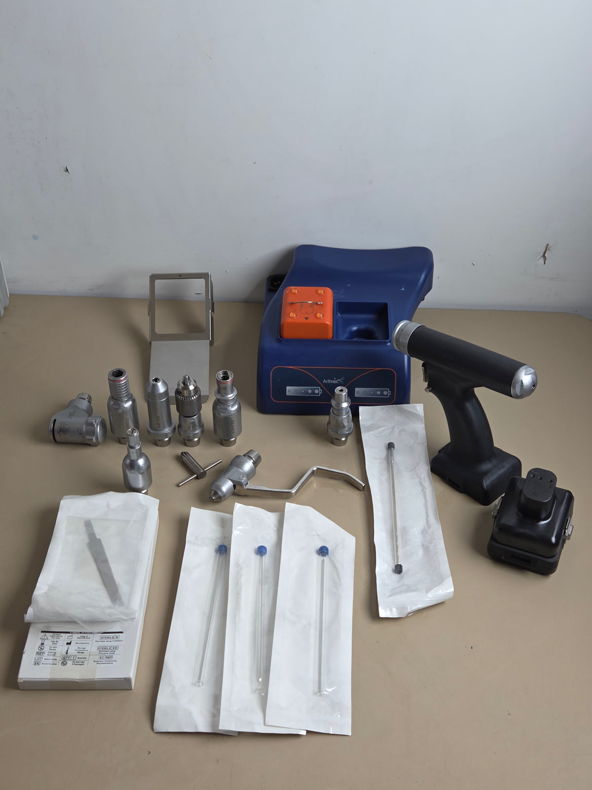 Arthrex Drill Saw Max 600 Power Surgical Drill Handpiece 8 Attachments Charger
