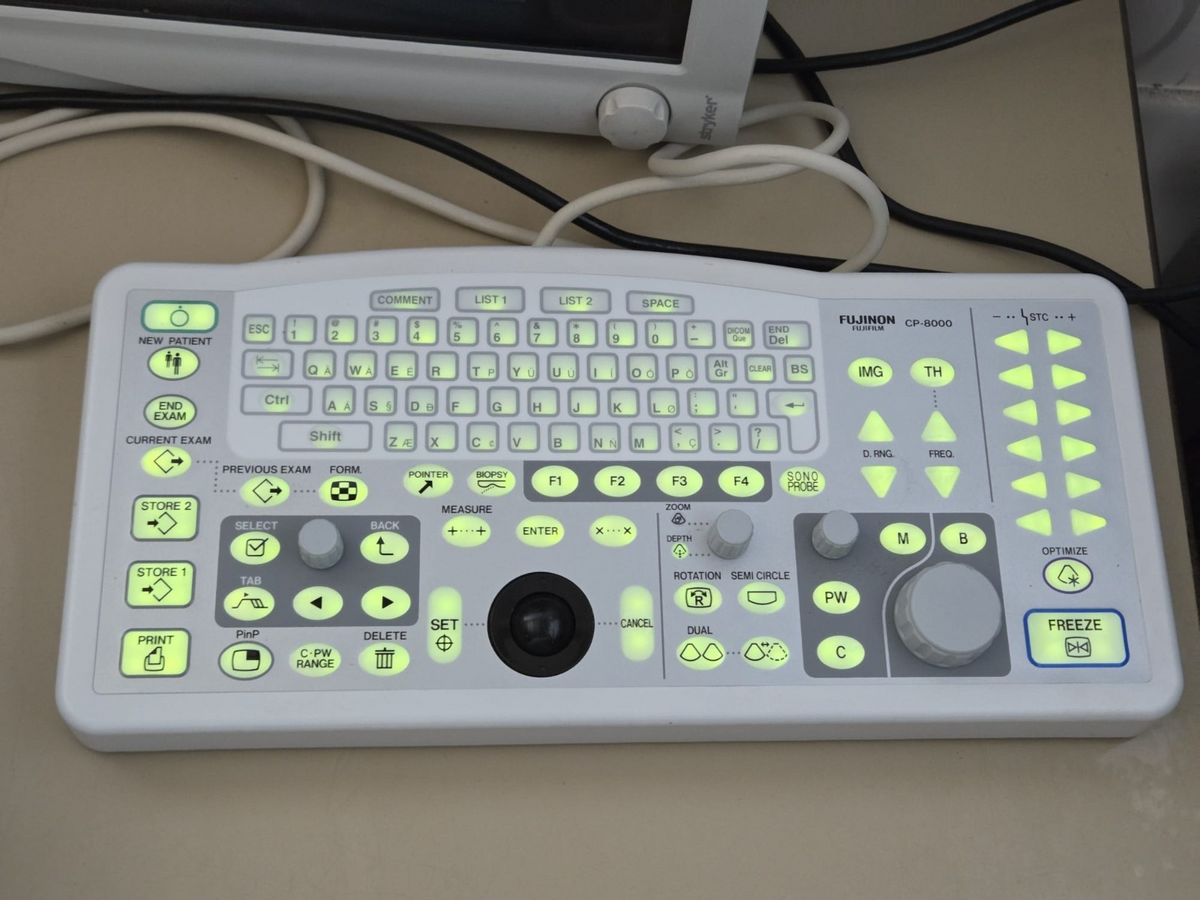 Fujinon Fujifilm Sonart SU 8000 endoscopic ultrasound processor with keyboard1