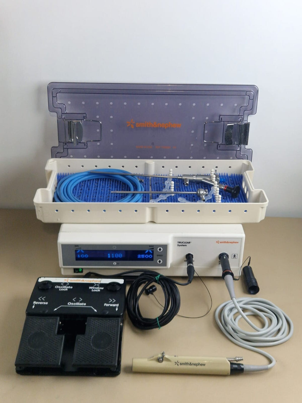 smith nephew truclear morcellator system   dyonics footswitch   0 degree scope20