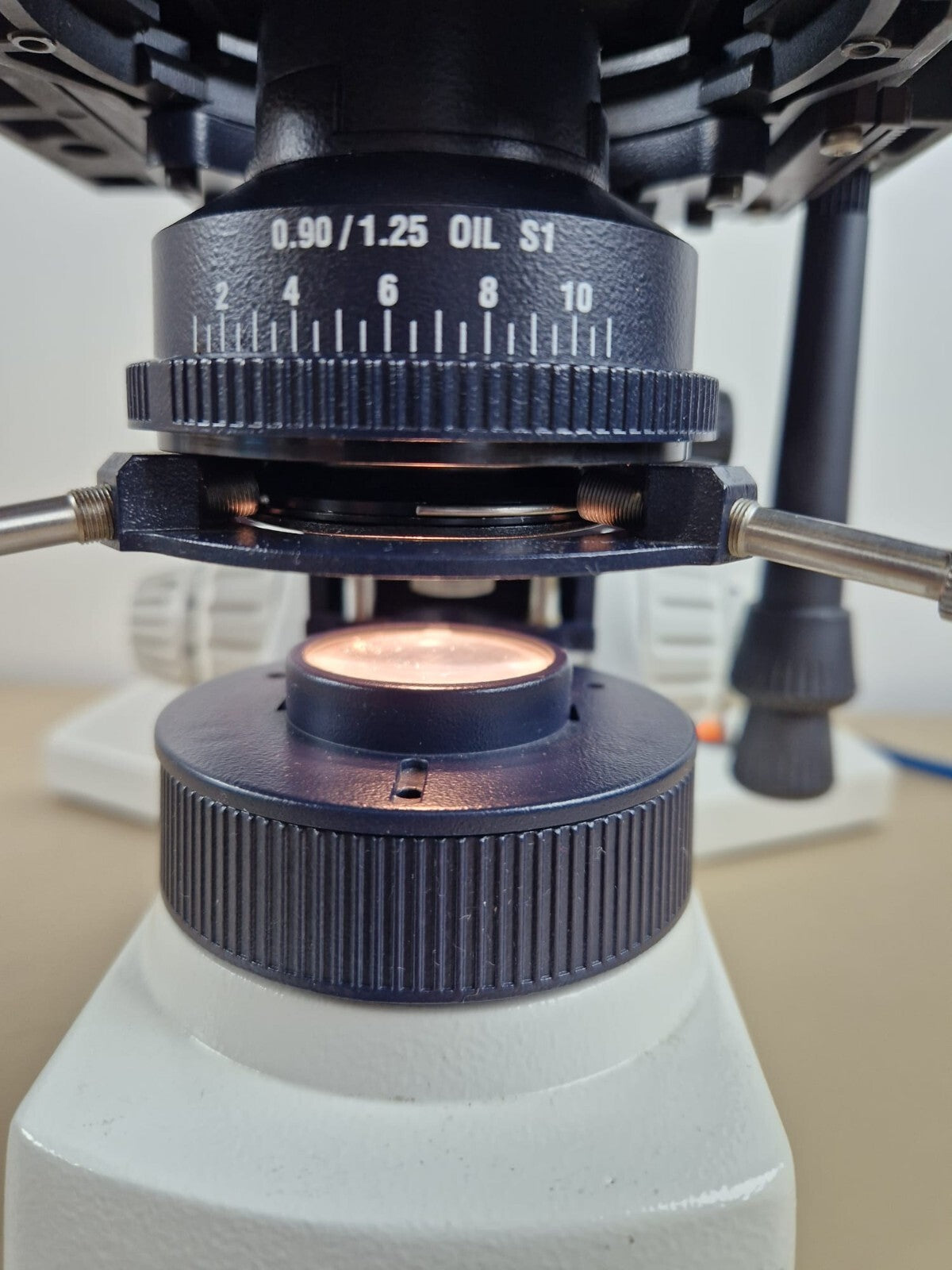 leica DMLS microscope with 3 plan apochromat + 1x fluotar objective7