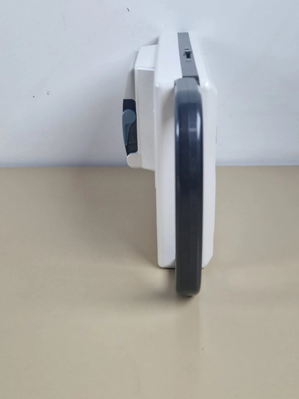 CUBESCAN bioscan 700 ultrasound bladder scanner   touch screen   in calibration13
