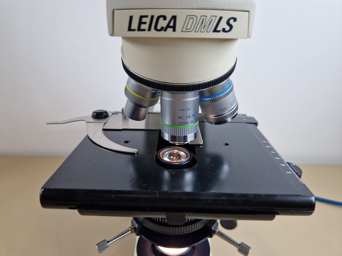 leica DMLS microscope with 3 plan apochromat + 1x fluotar objective4