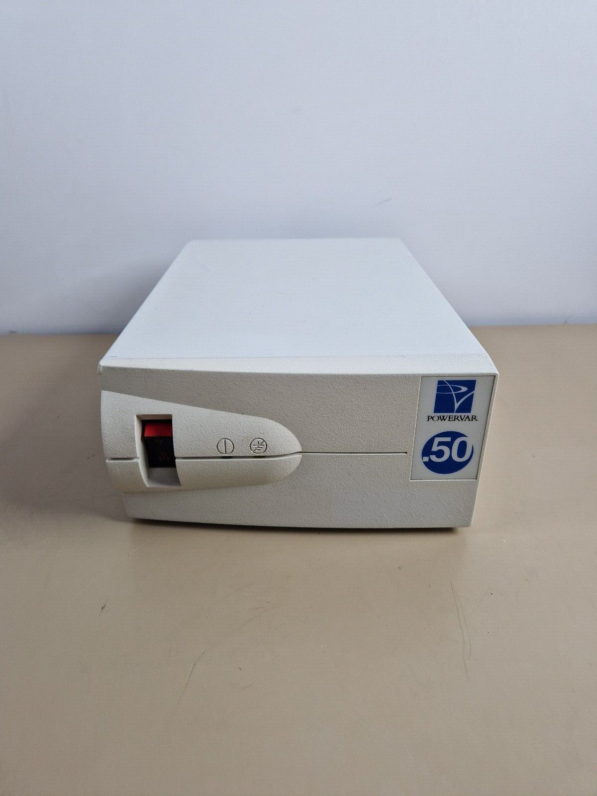 power conditioner regulator powerwar ABC500 22INT  220 240 volts / 6 bay out put1