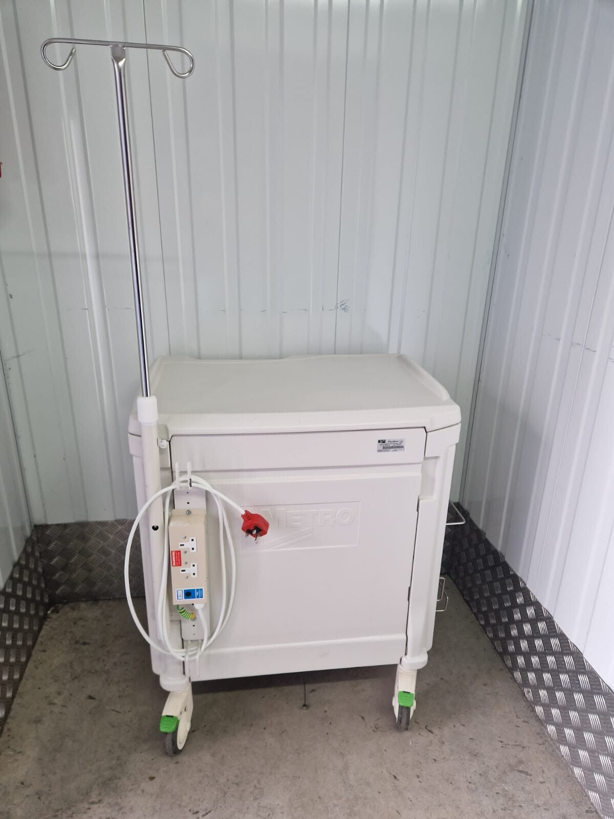 metro flexline crash cart trolley Microban Antimicrobial + IV stand power point8