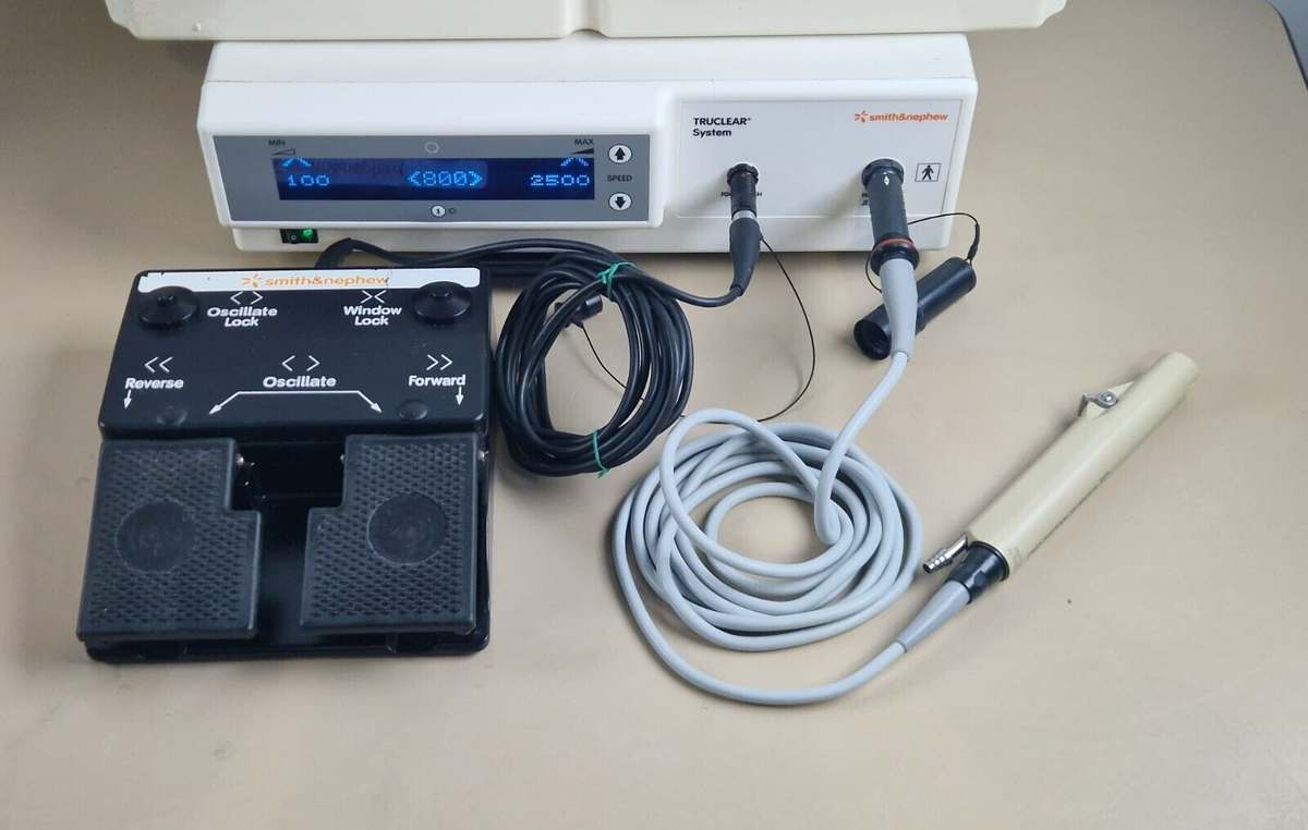 smith nephew truclear morcellator system   dyonics footswitch   0 degree scope13