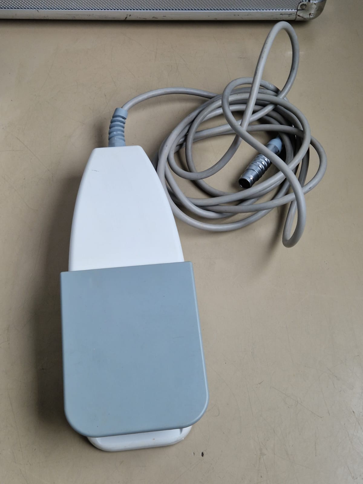 nouvag tcm 3000 BL electric dermatome with handpiece and footswitch3