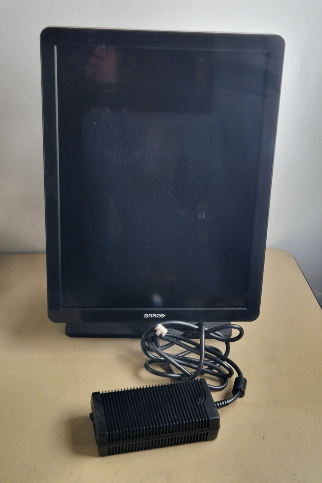 barco MDNC 3421 3MP 21" radiology display monitor K9300340A with power supply1