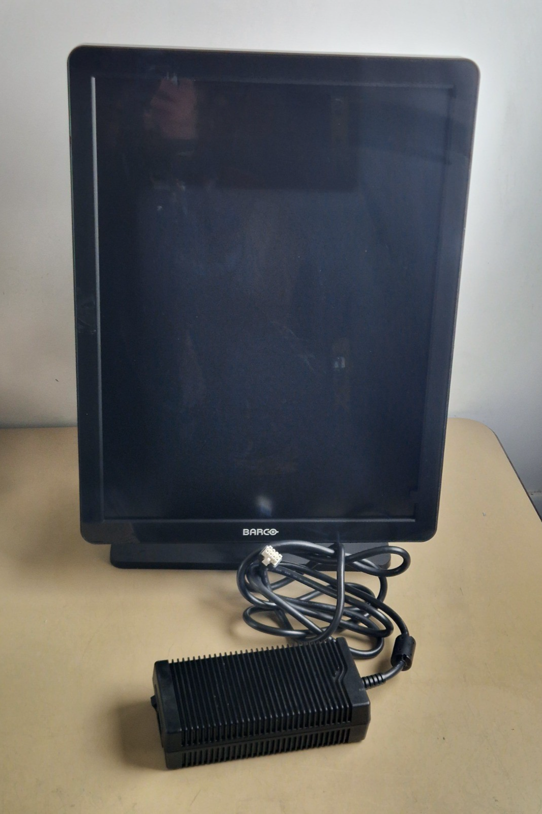 barco MDNC 3421 3MP 21" radiology display monitor K9300340A with power supply1
