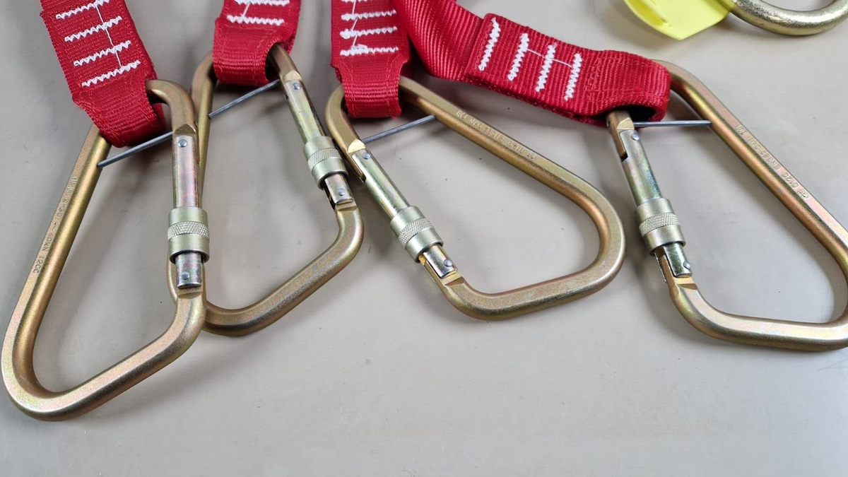 ferno adjustable lifting bridle RED with lock karabiner    load 315 kg ambulance4