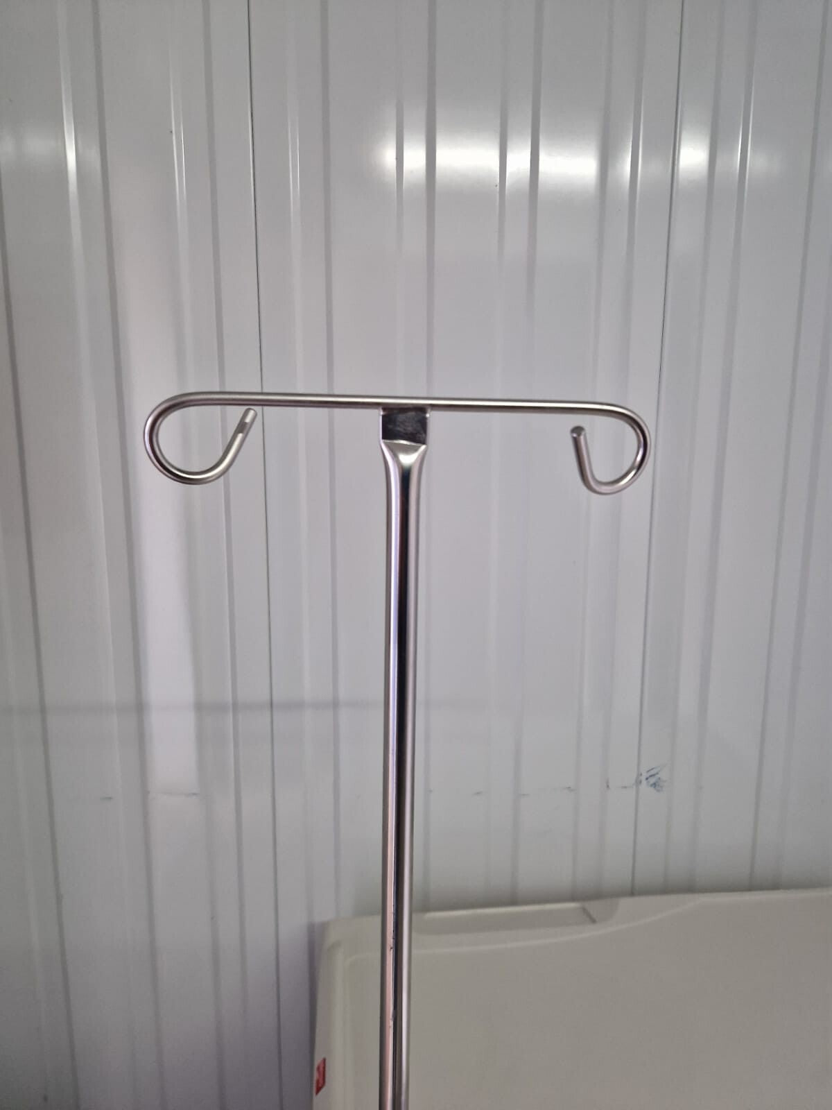 metro flexline crash cart trolley Microban Antimicrobial + IV stand power point1