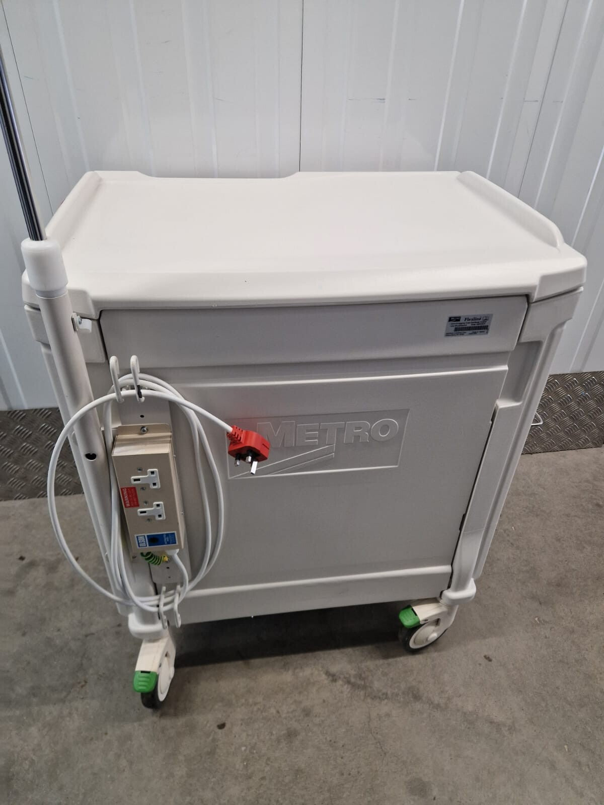 metro flexline crash cart trolley Microban Antimicrobial + IV stand power point9