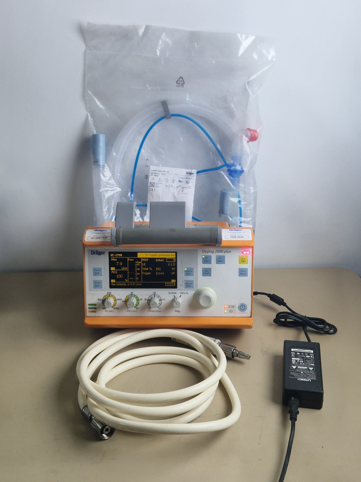 draeger drager oxylog 2000 plus ventilator drager with hose and power adapter0