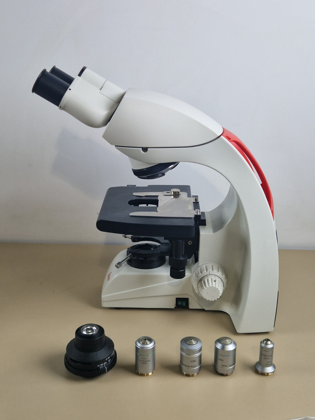 leica DM 750/5K binocular biological microscope with 4 objectives23