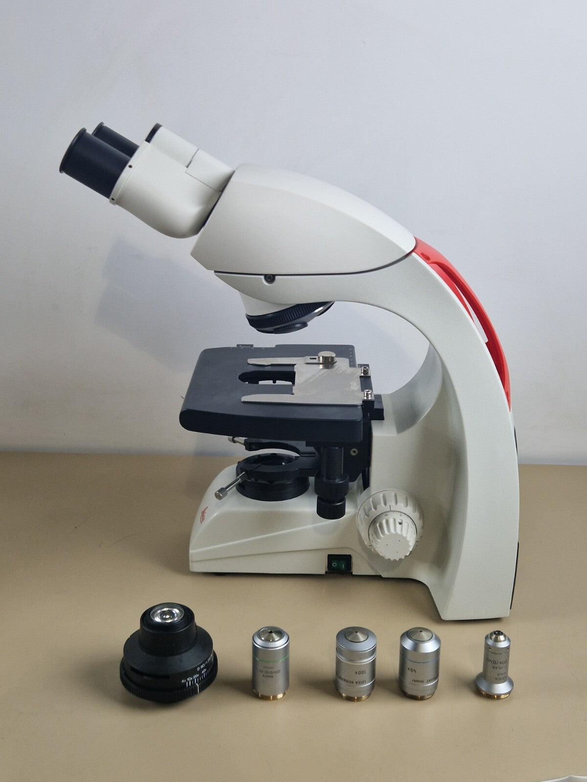 leica DM 750/5K binocular biological microscope with 4 objectives23