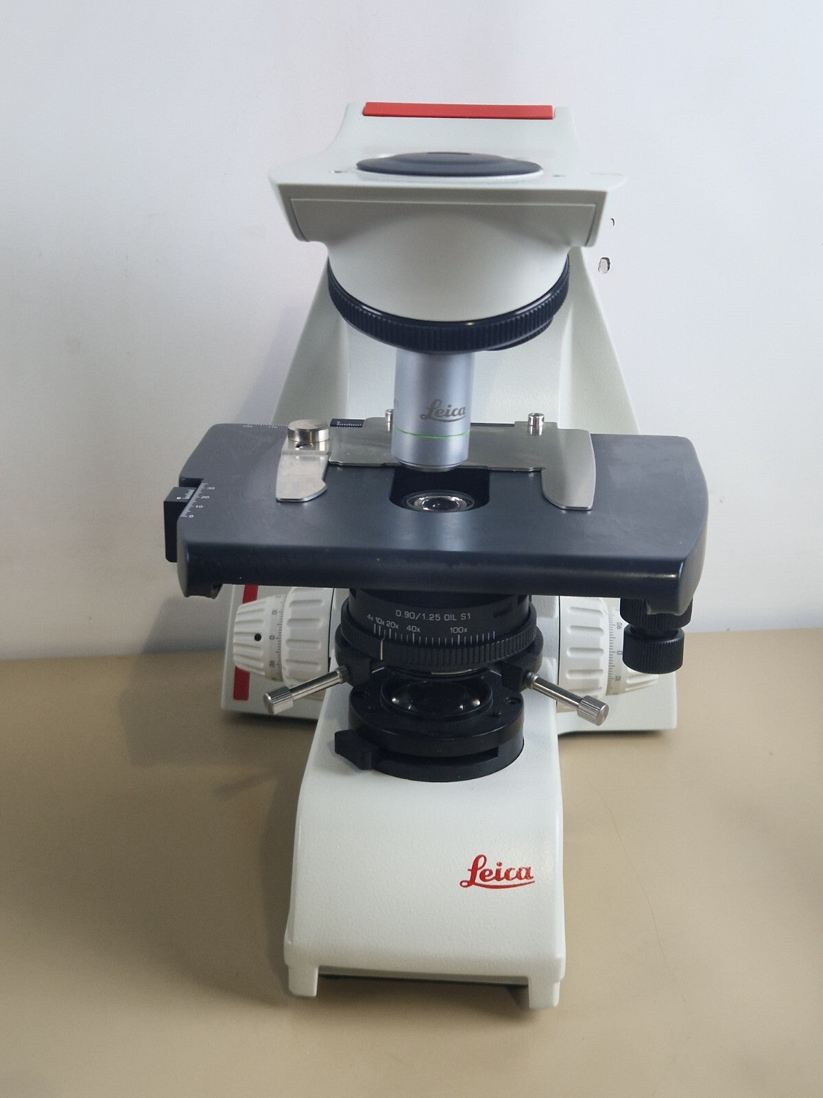 leica DM 750/5K binocular biological microscope with 4 objectives6