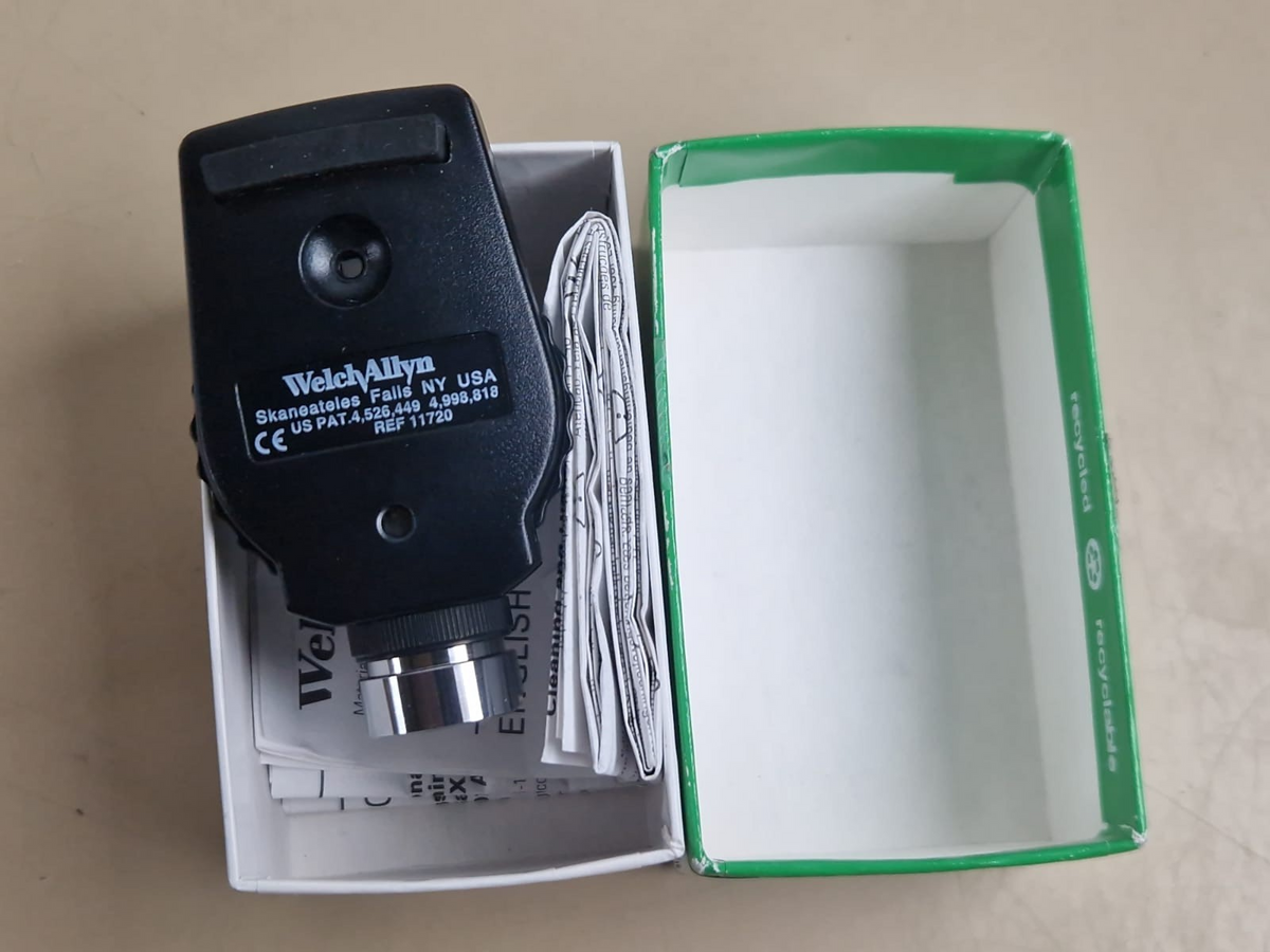 welch allyn ophthalmoscope 11720 with welch allyn 25020 diagnostic otoscope head2