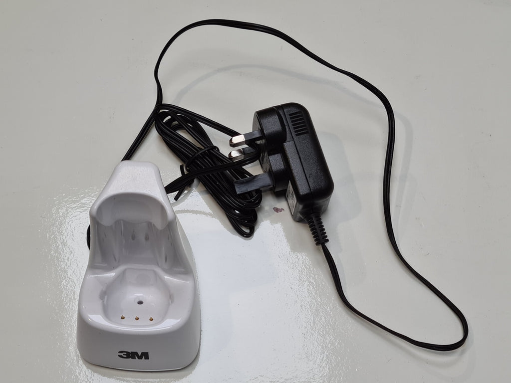 3M surgical clipper with docking station charger 9667L E4