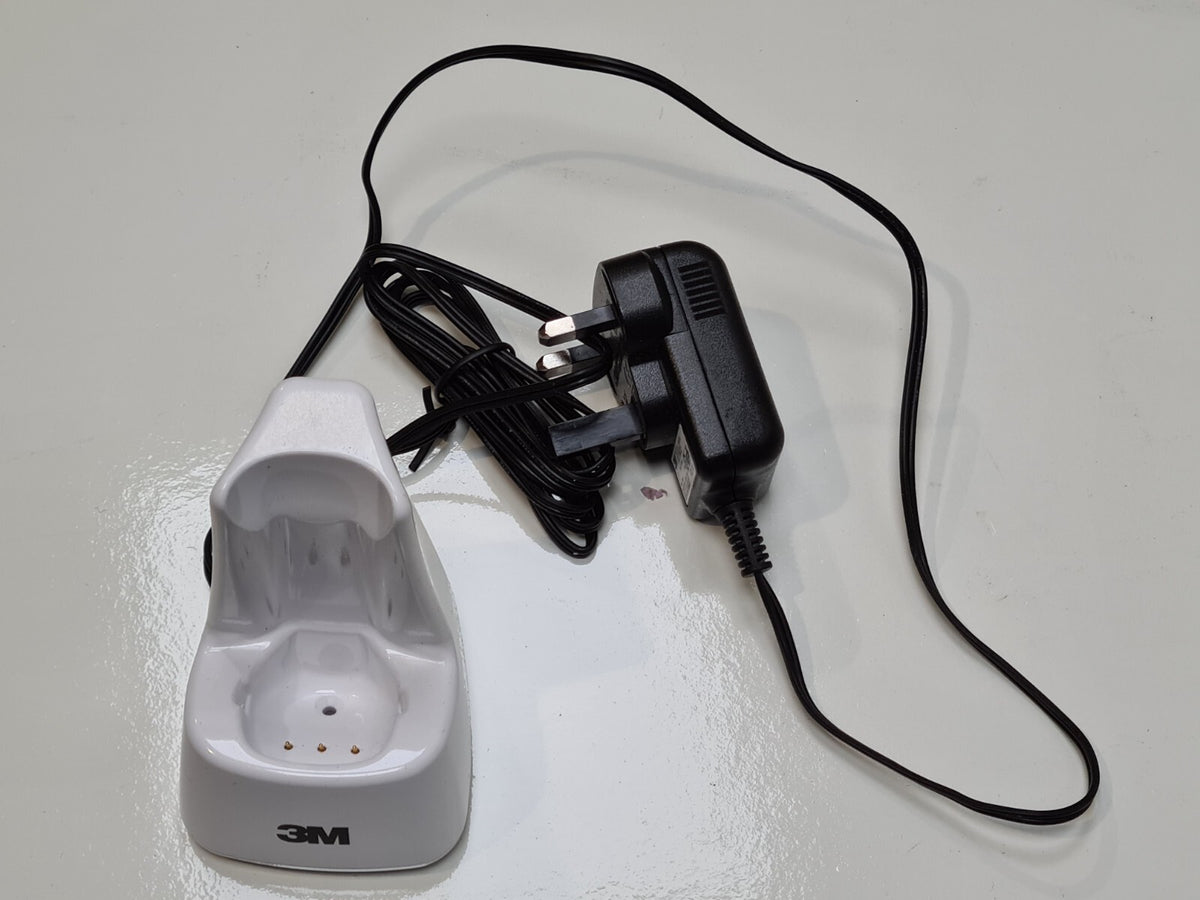3M surgical clipper with docking station charger 9667L E4