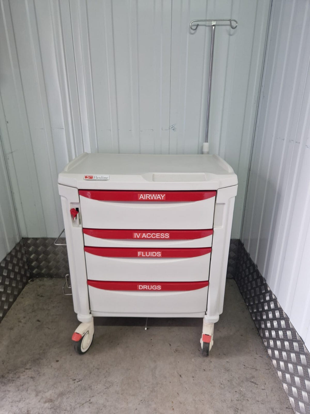 metro flexline crash cart trolley Microban Antimicrobial + IV stand power point14