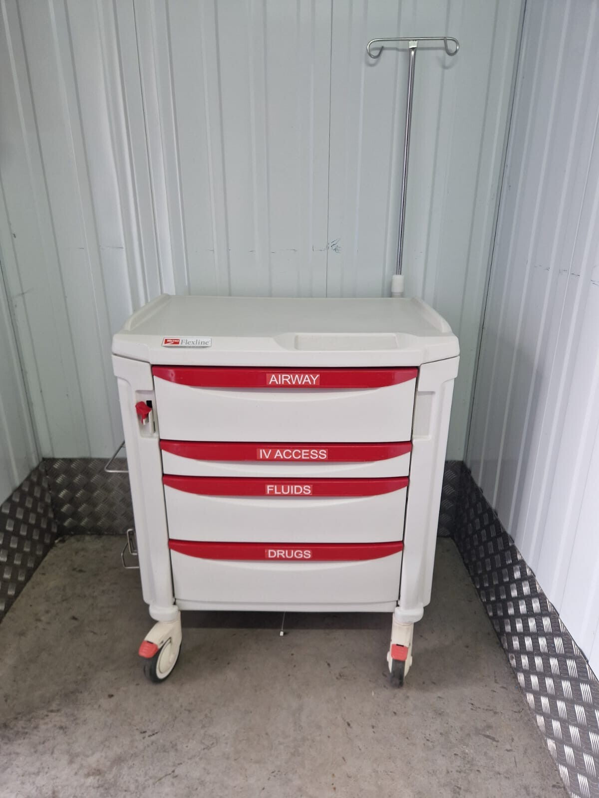 metro flexline crash cart trolley Microban Antimicrobial + IV stand power point14