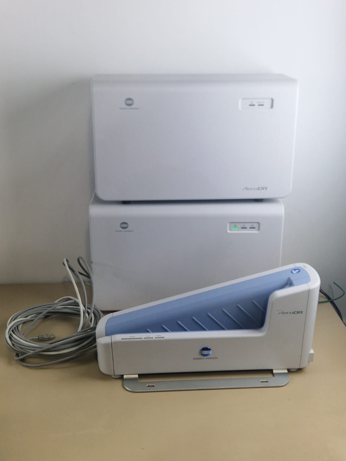 konica minolta X RAY aeroDR battery charger + aeroDR X-1 + aeroDR B-1 interface1