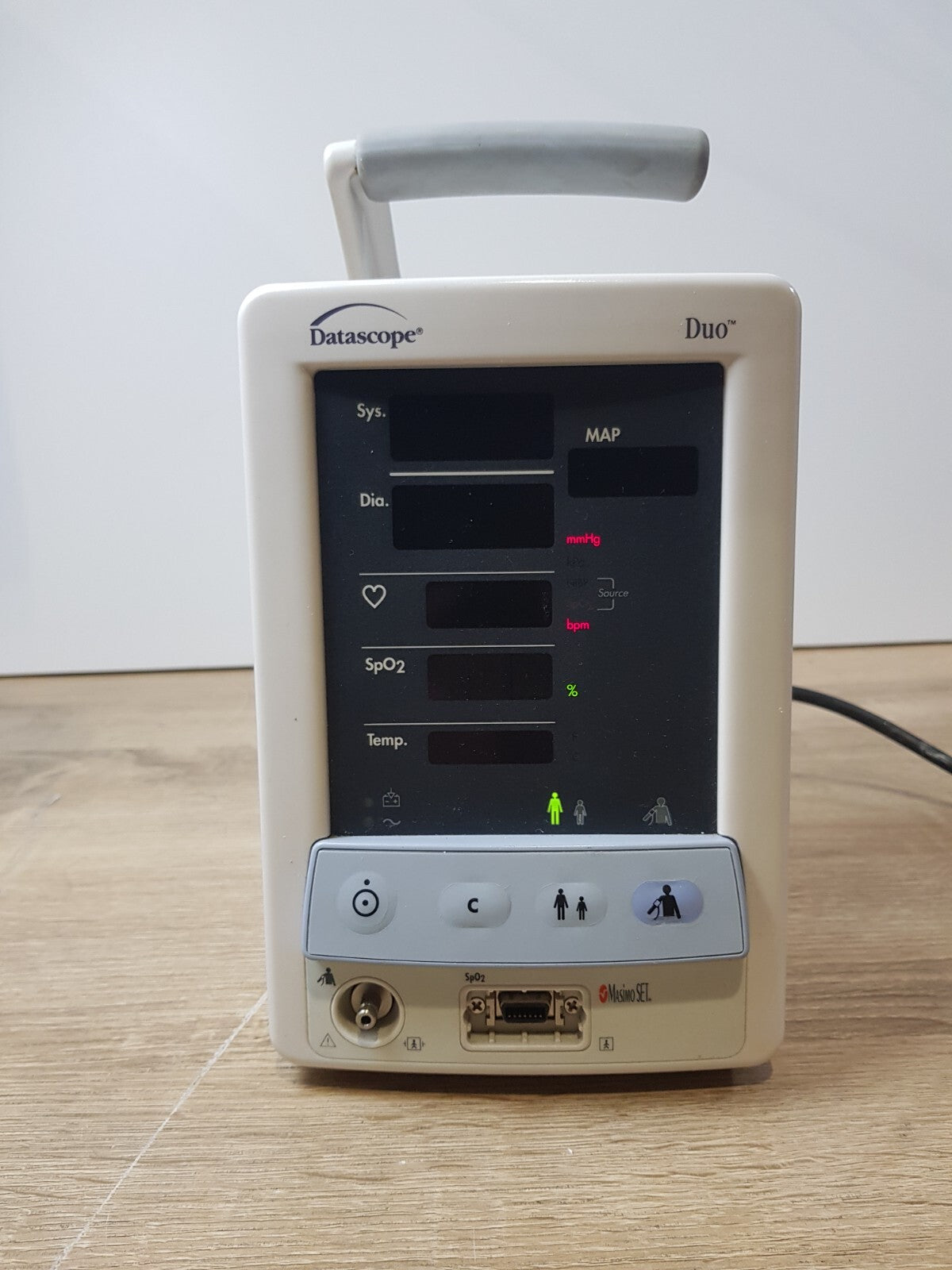 datascope due nibp and Spo2 patient monitor with cuff and hose12