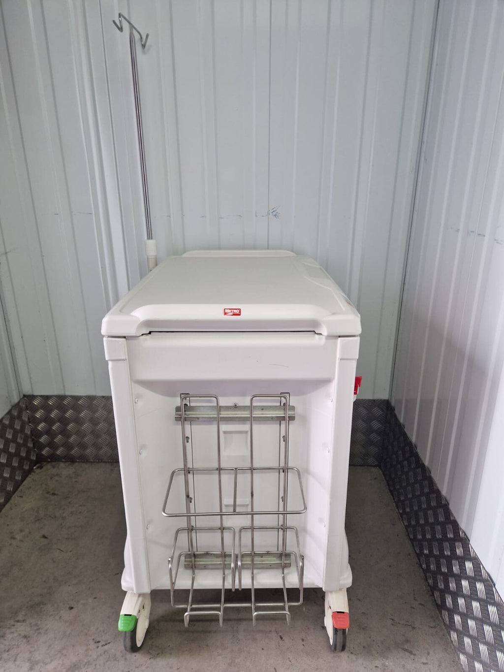 metro flexline crash cart trolley Microban Antimicrobial + IV stand power point12