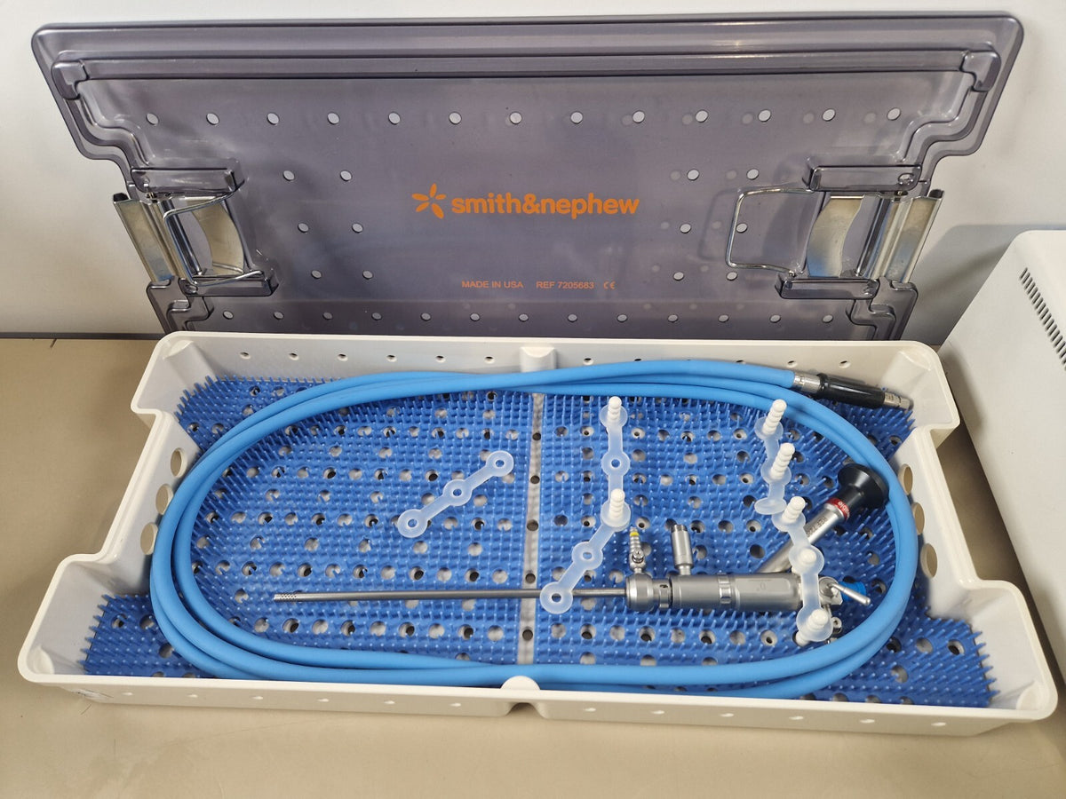smith nephew truclear morcellator system   dyonics footswitch   0 degree scope5