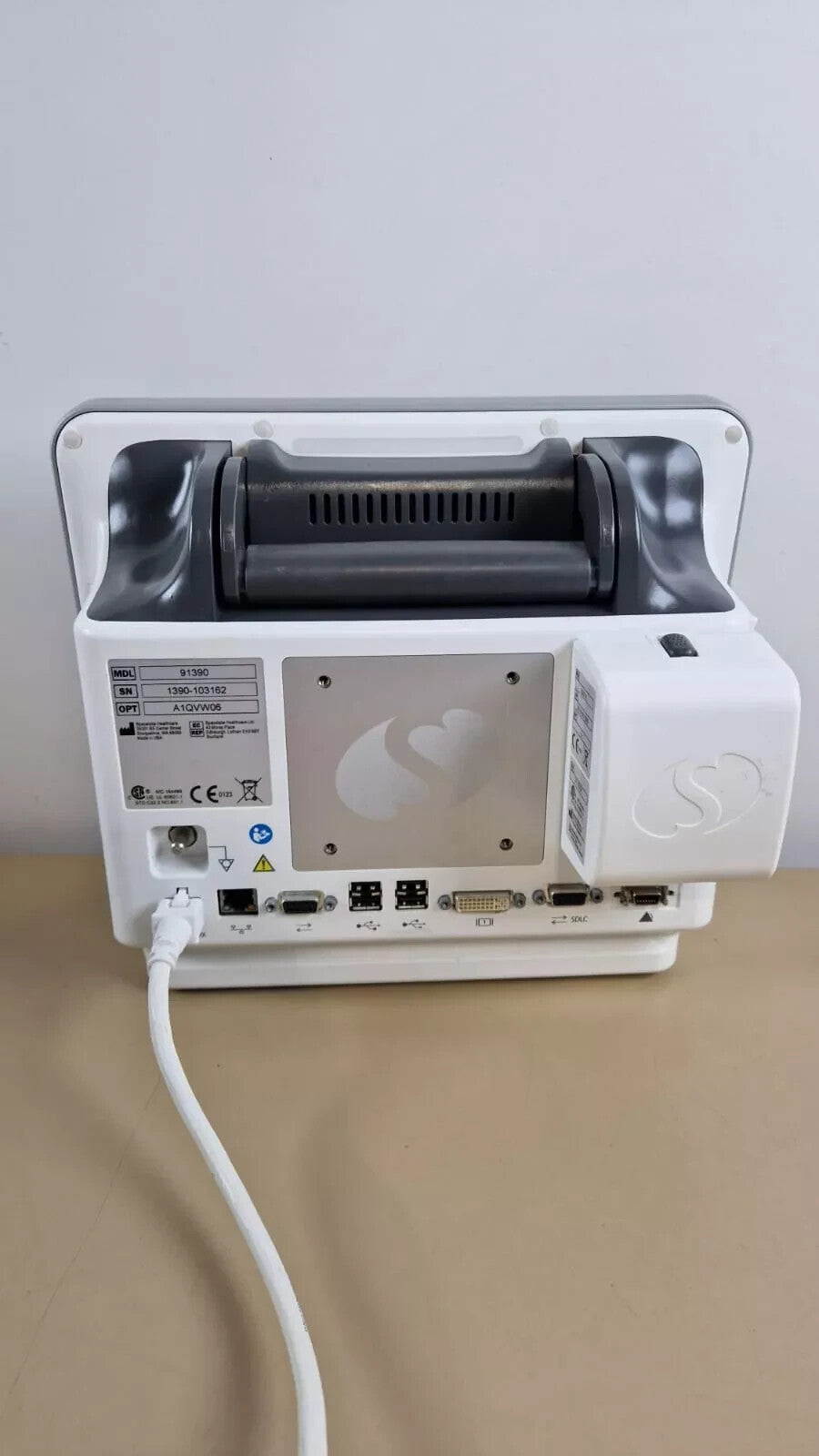 spacelabs qube patient monitor + ECG SpO2 NIBP IBP + CO2 module + power module3