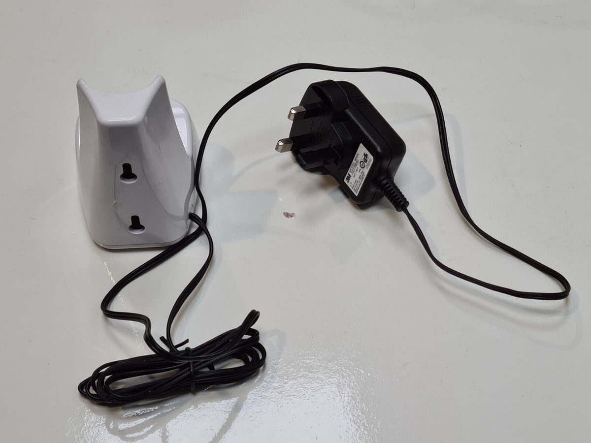 3M surgical clipper with docking station charger 9667L E1