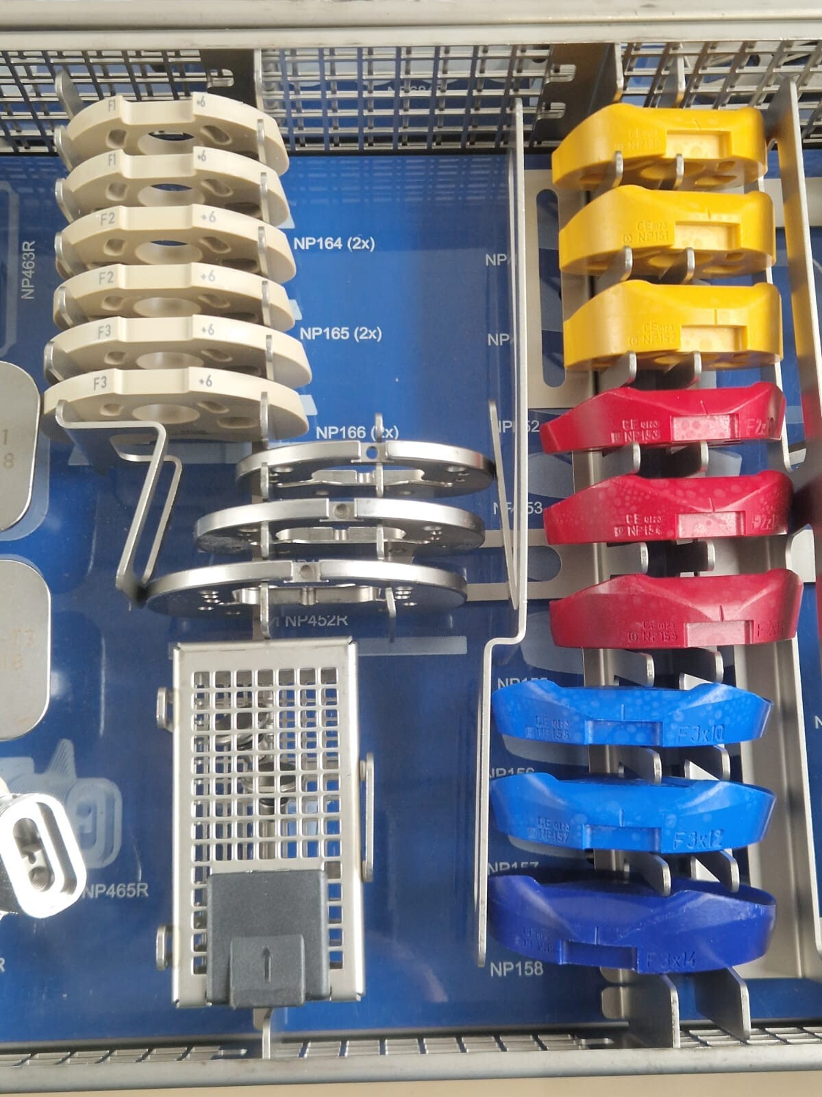 aesculap enduro rotating hinge knee endoprosthesis NP303 tray   NP302 manual set8
