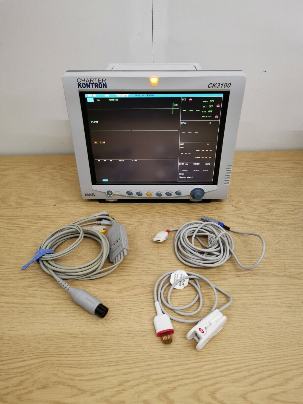 charter kontron CK3100 patient monitor with vital parameters + CO20