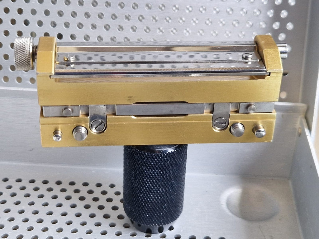 nouvag tcm 3000 BL electric dermatome with handpiece and footswitch19