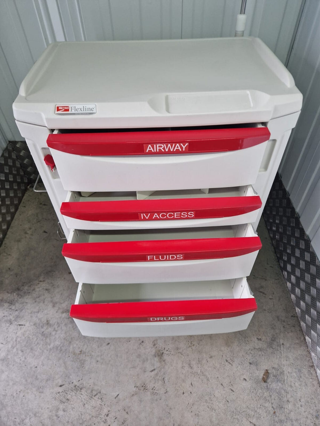metro flexline crash cart trolley Microban Antimicrobial + IV stand power point3