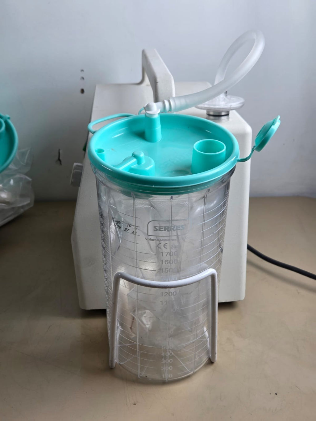 suction vacuum pump PSE 500  + 2L canister + 2L disposable fluid bag + 5 tube6