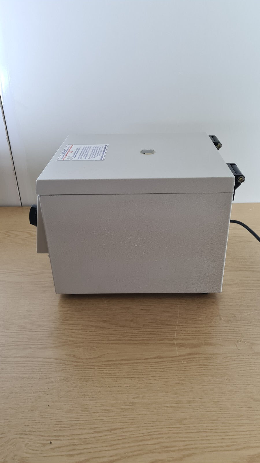 benchtop centrifuge 1000 series with 4 place rotor and 30 min timer6