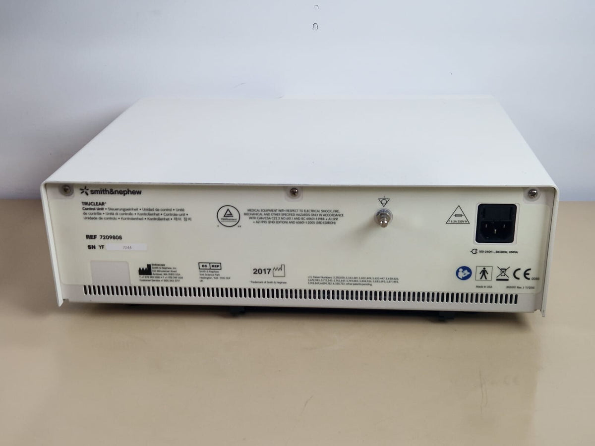 smith nephew truclear morcellator system   dyonics footswitch   0 degree scope18