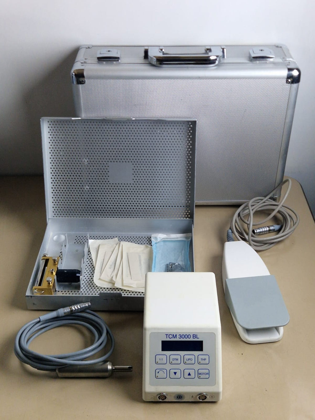 nouvag tcm 3000 BL electric dermatome with handpiece and footswitch1