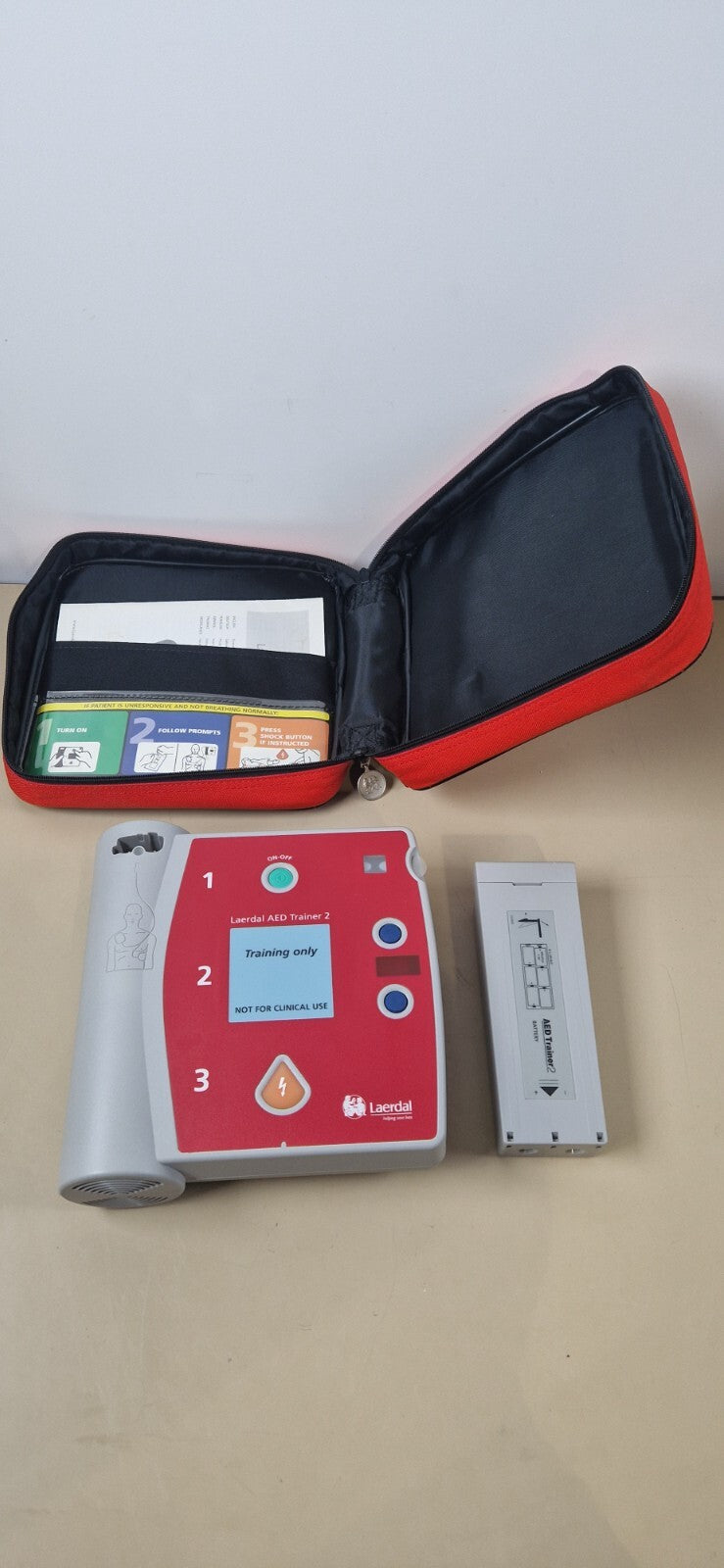 laerdal AED 2 trainer with 1 set of teaching pads2
