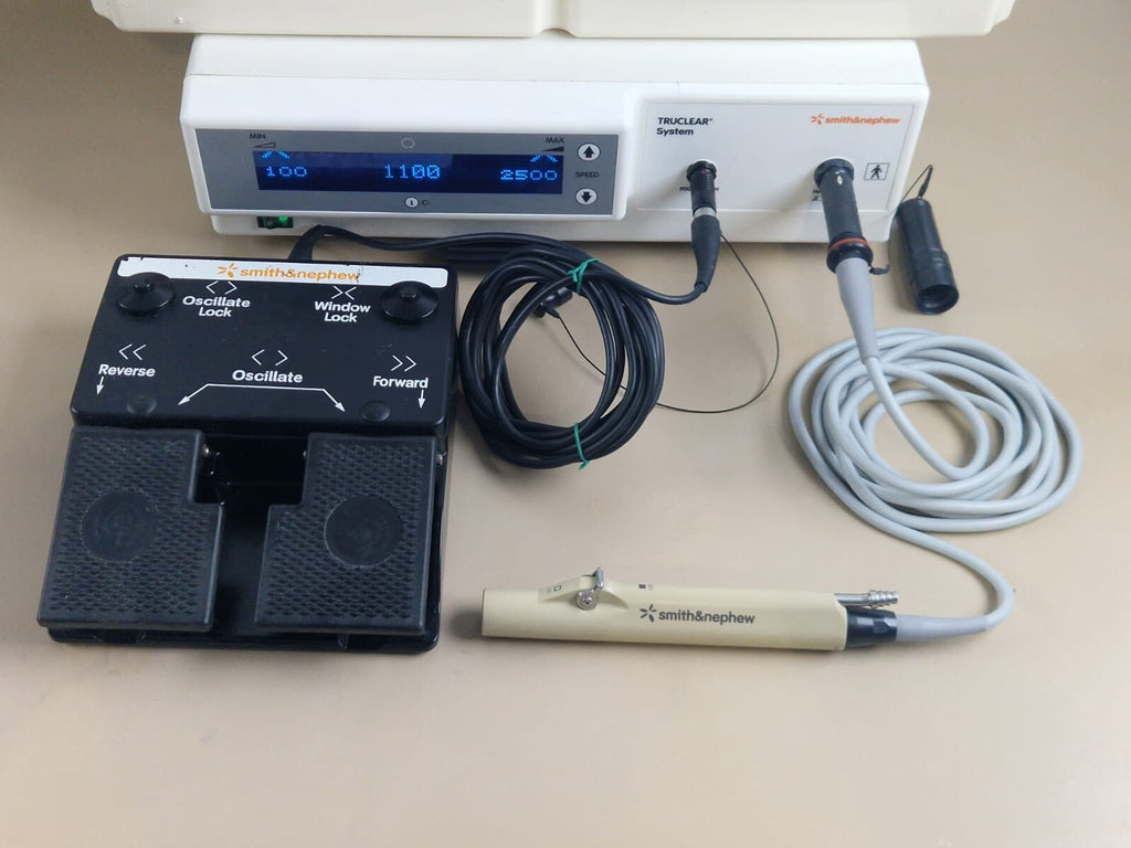 smith nephew truclear morcellator system   dyonics footswitch   0 degree scope12