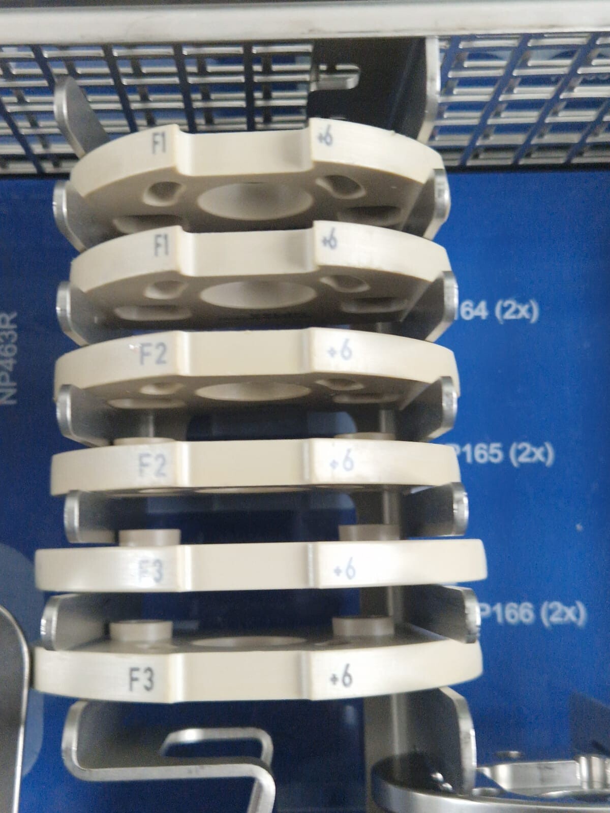 aesculap enduro rotating hinge knee endoprosthesis NP303 tray   NP302 manual set7