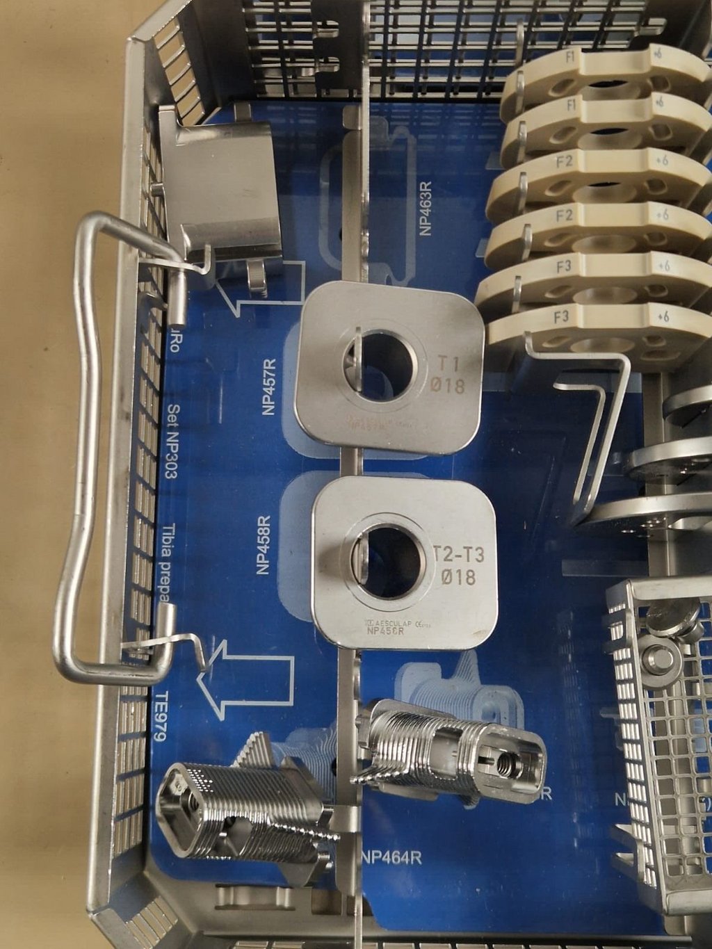 aesculap enduro rotating hinge knee endoprosthesis NP303 tray   NP302 manual set6