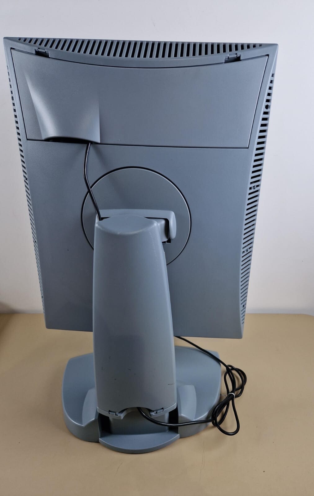 barco MFGD 2320 2MP  21" grayscale radiology display monitor K9300270A2