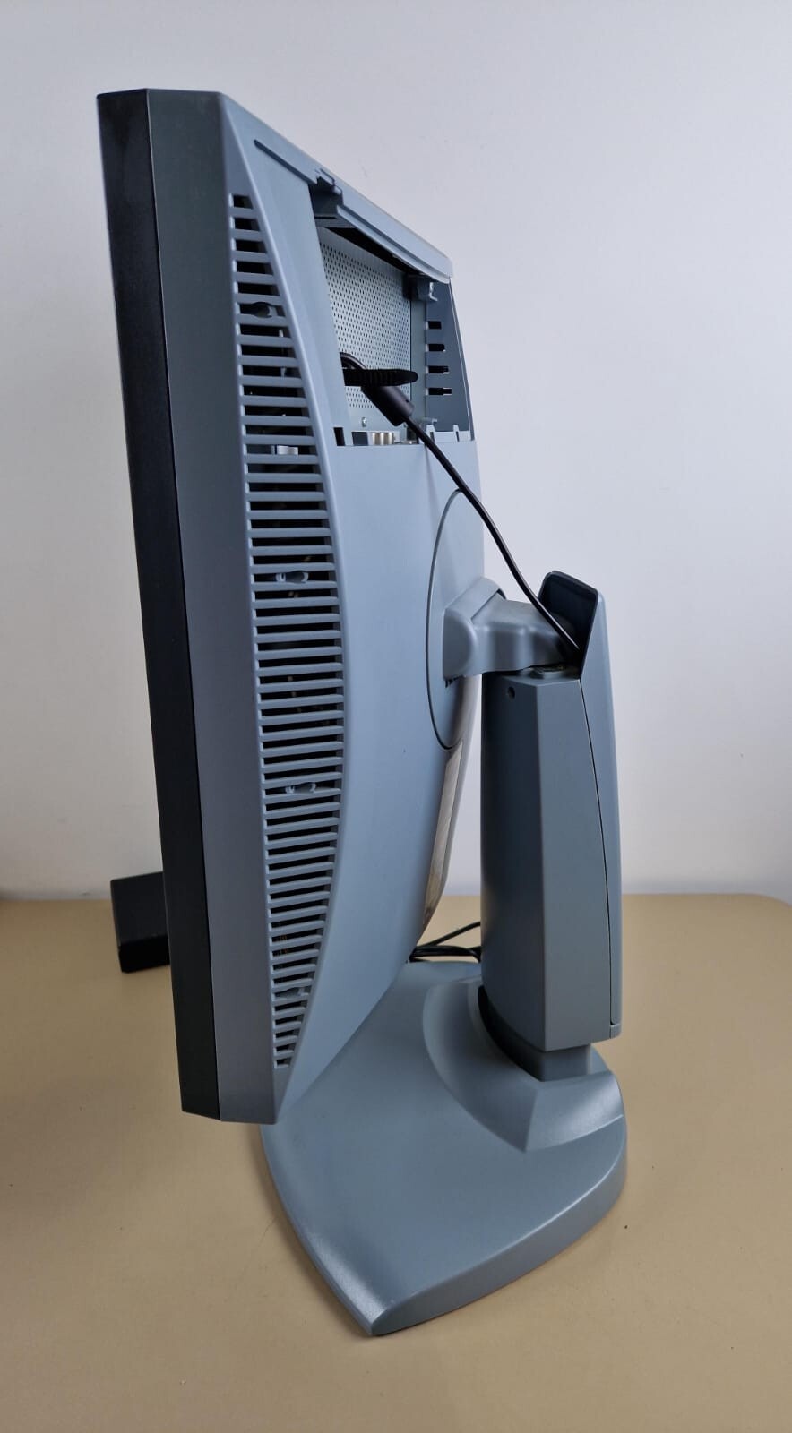 barco MFGD 2320 2MP  21" grayscale radiology display monitor K9300270A11