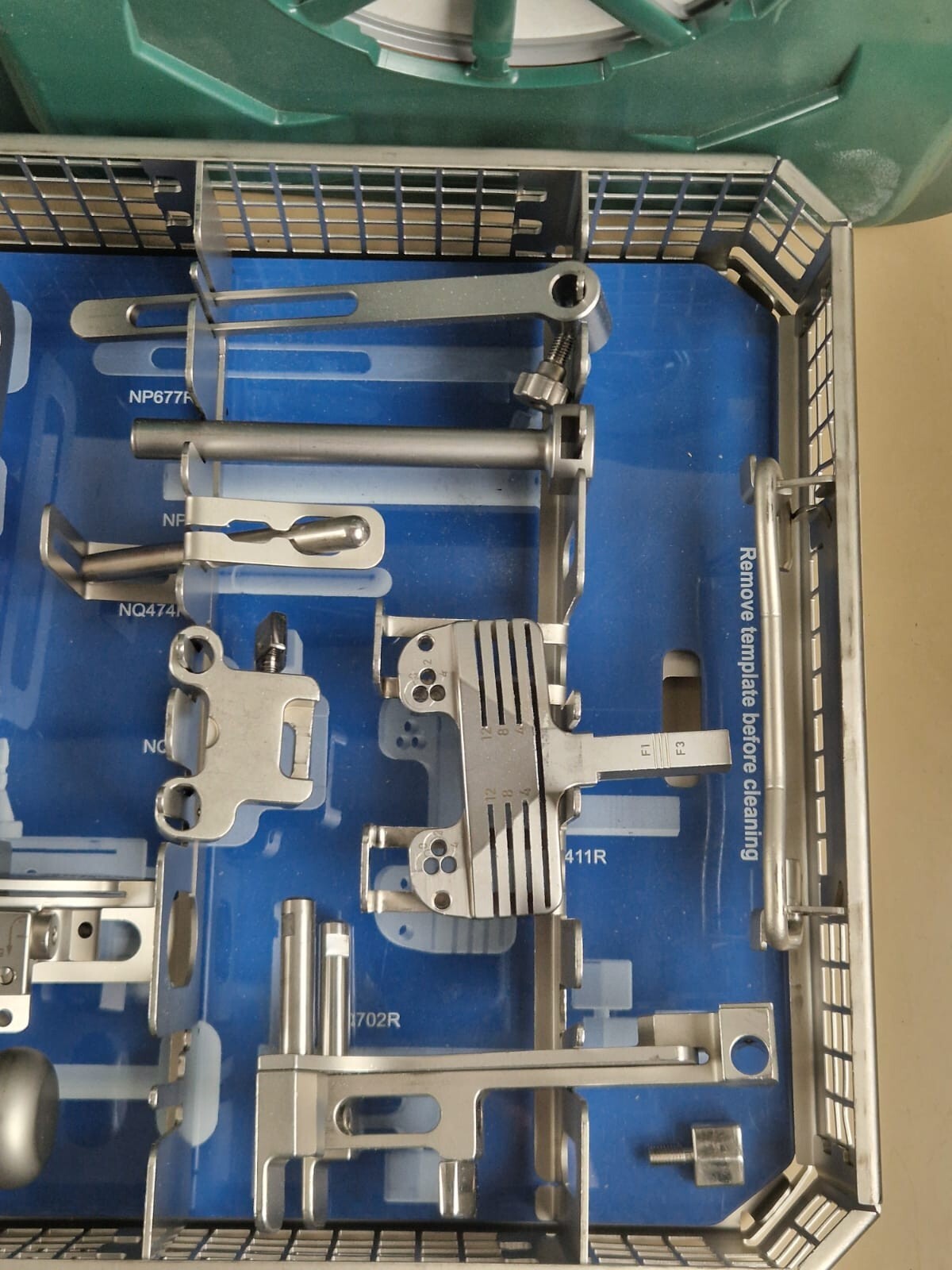 aesculap enduro rotating hinge knee endoprosthesis NP303 tray   NP302 manual set15