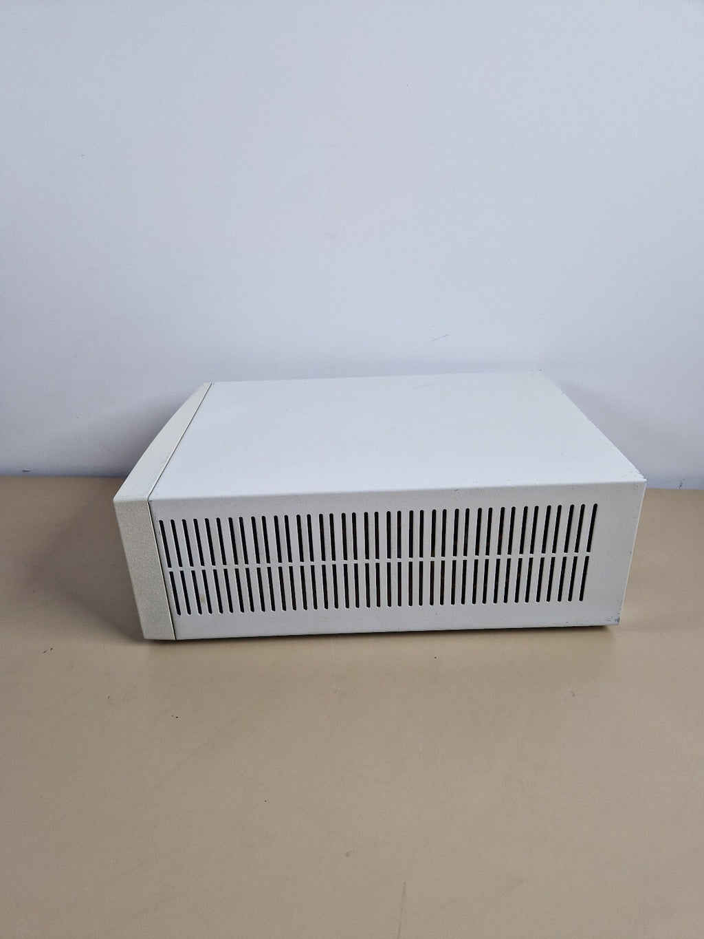 power conditioner regulator powerwar ABC500 22INT  220 240 volts / 6 bay out put3