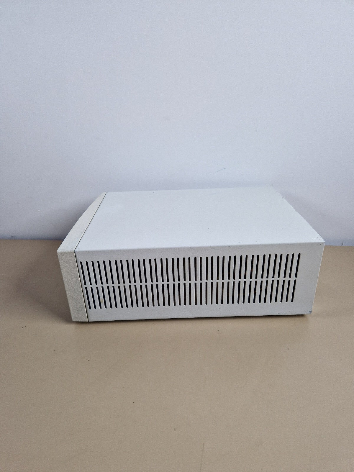 power conditioner regulator powerwar ABC500 22INT  220 240 volts / 6 bay out put3