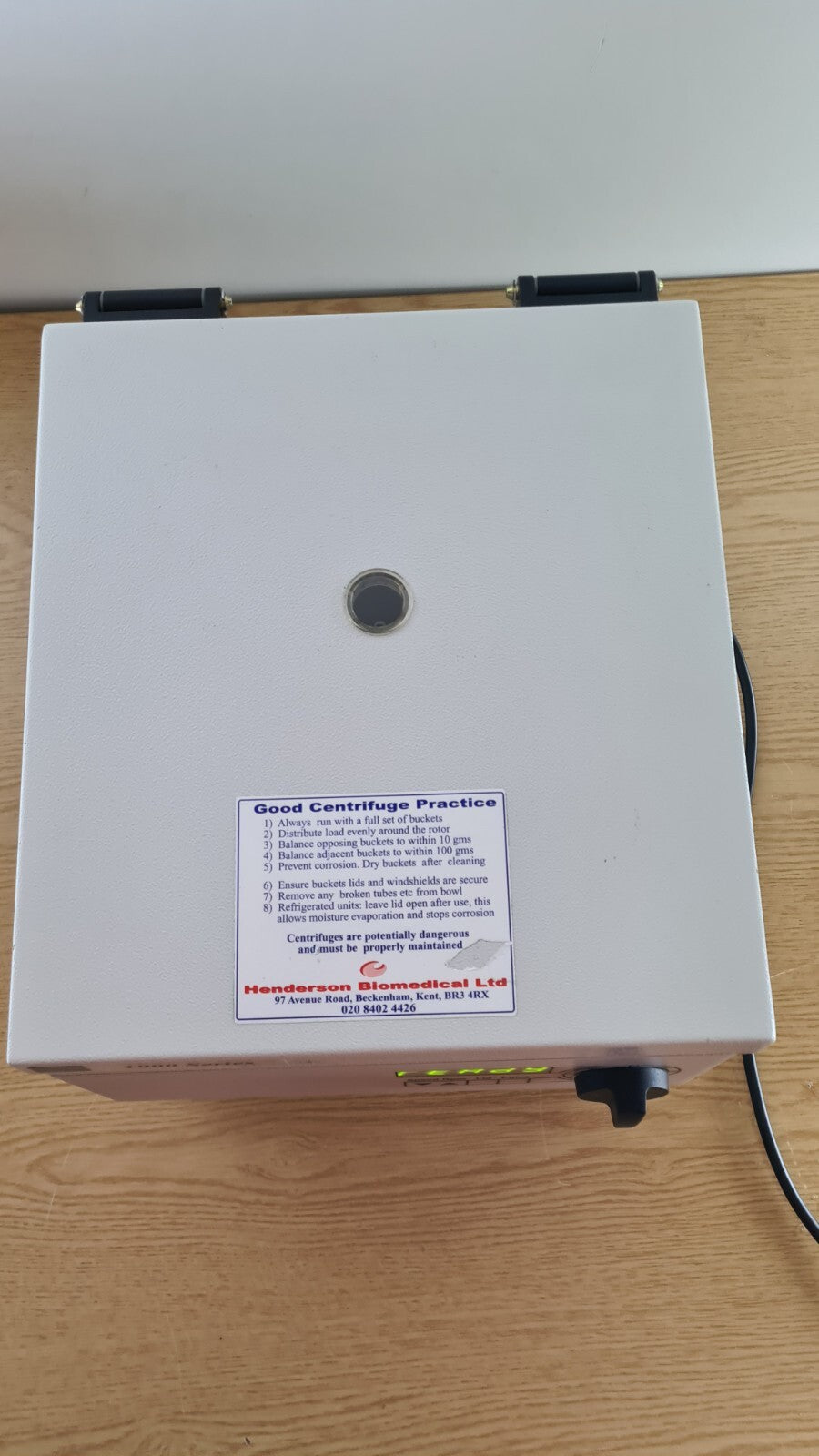 benchtop centrifuge 1000 series with 4 place rotor and 30 min timer5